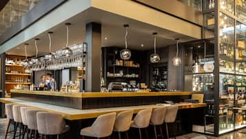 2 bars, bar en bord de piscine