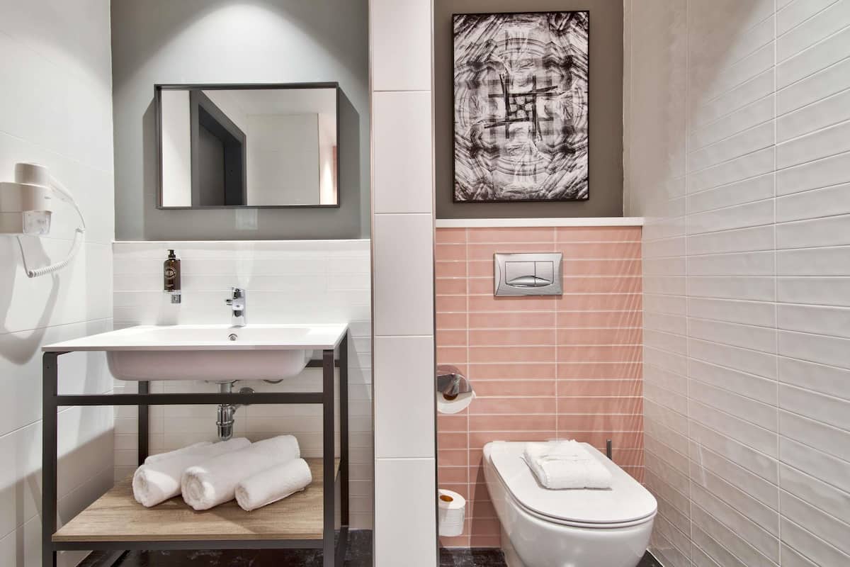 superior room, 1 double or 2 single beds | in-room safe, desk, laptop workspace, soundproofing