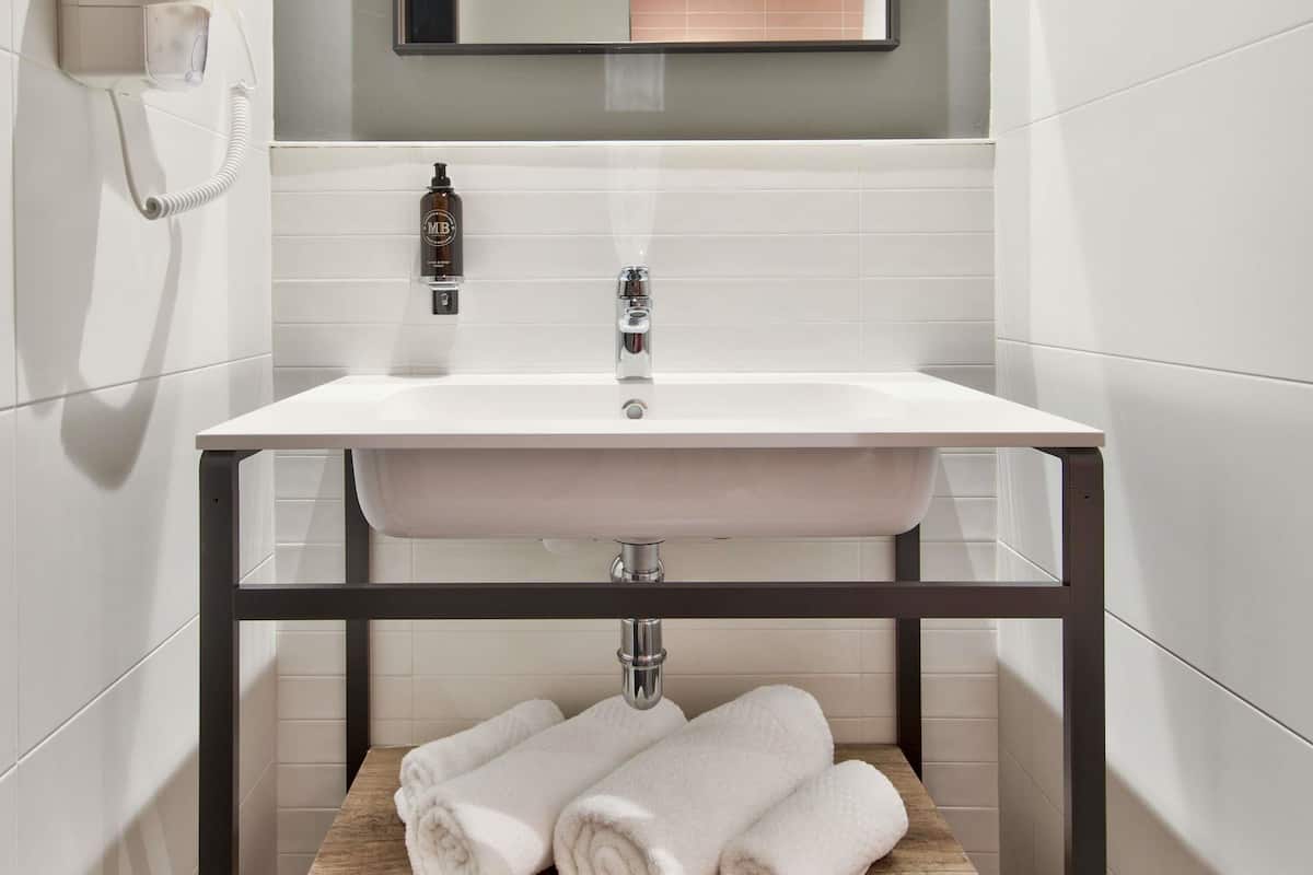 superior room, 1 double or 2 single beds | in-room safe, desk, laptop workspace, soundproofing