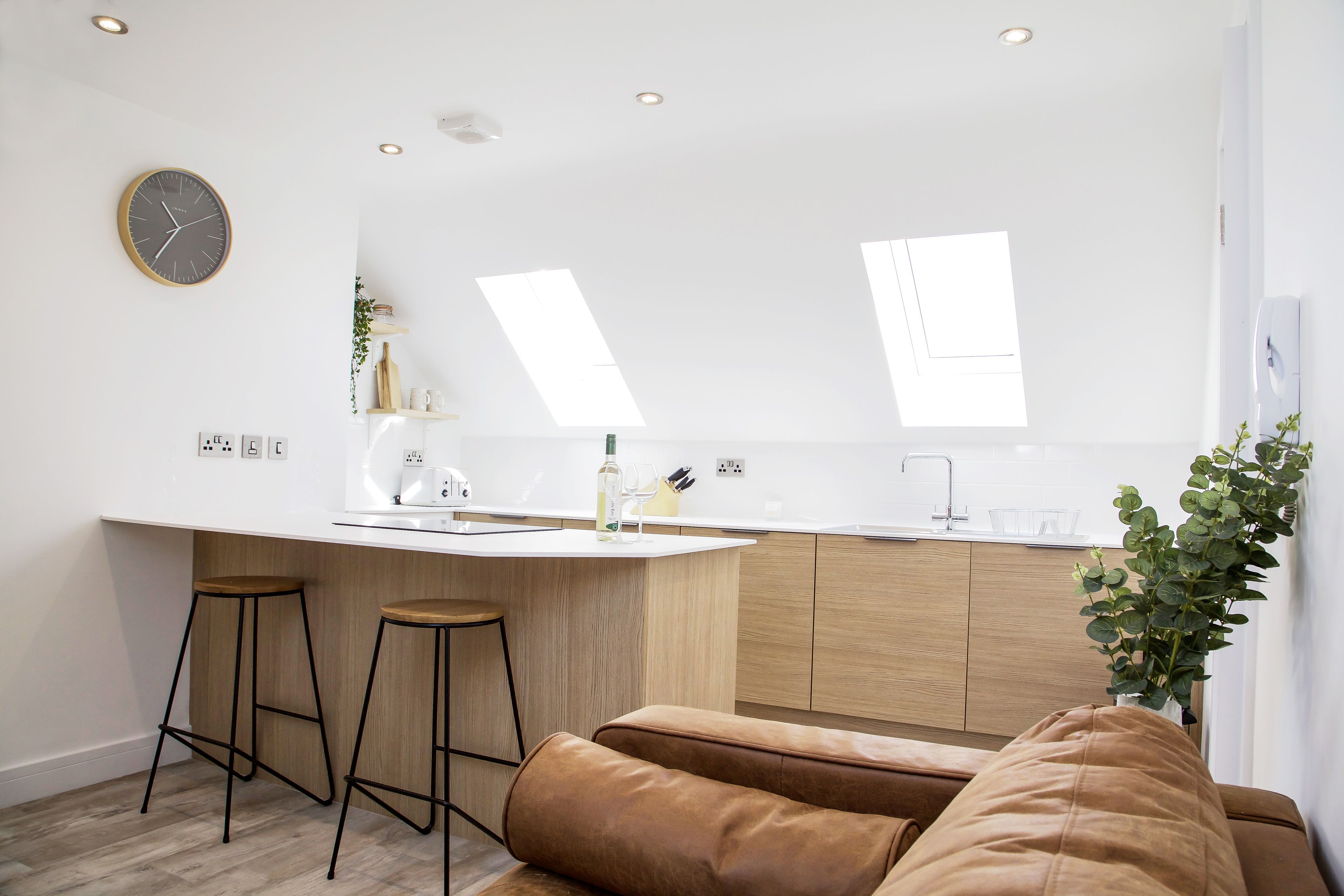 Standard Apartment | Private kitchen | Oven, stovetop, cookware/dishes/utensils