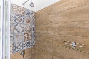 Apartment, 1 Bedroom | Bathroom shower