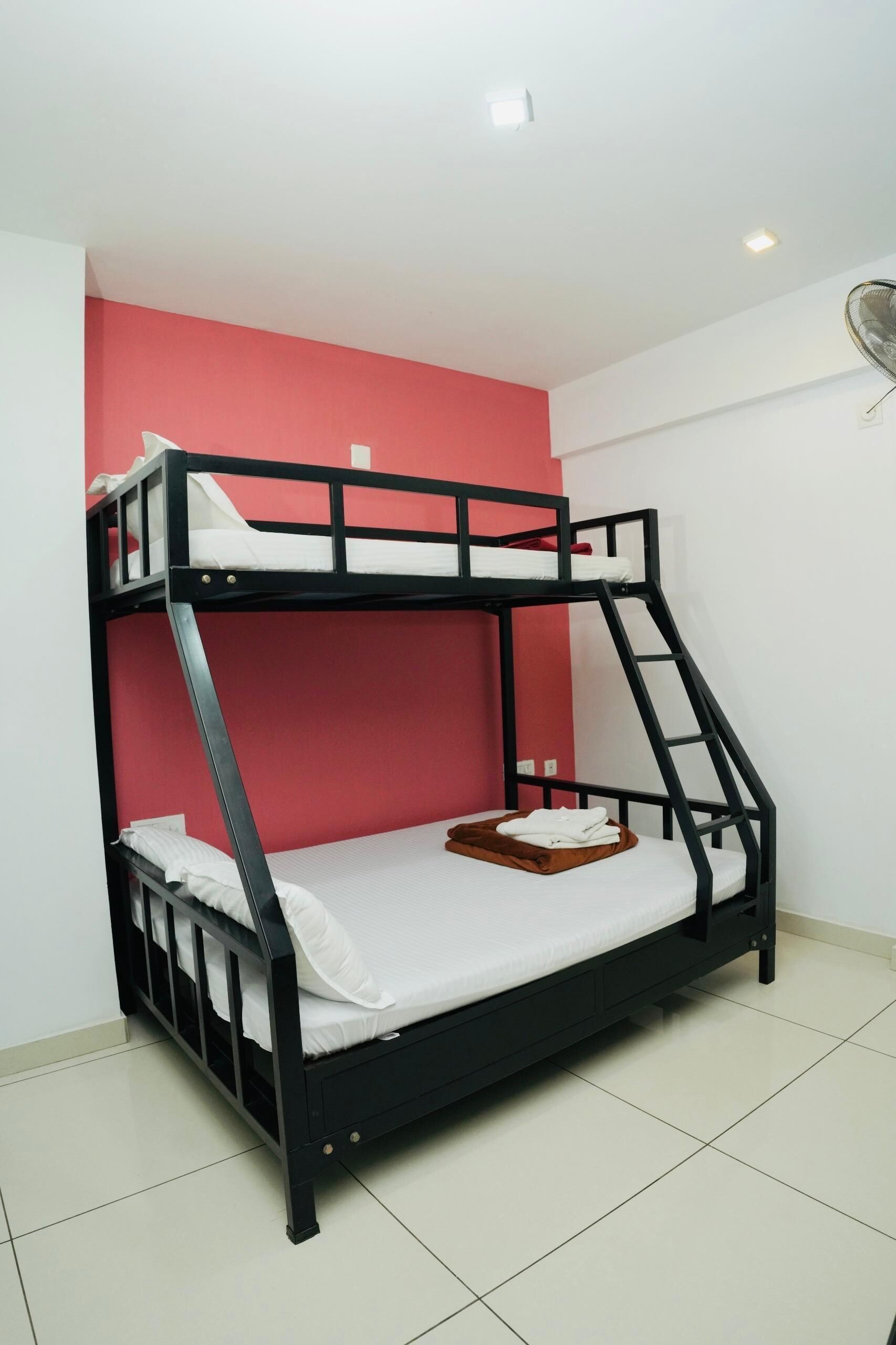 Cofres nos quartos, quartos à prova de som, Wi-Fi de cortesia