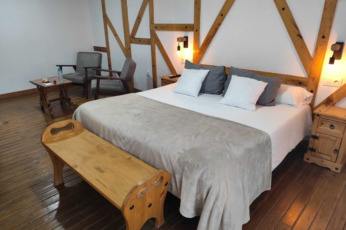 Double Room, 1 King Bed, Balcony | Minibar, desk, laptop workspace, soundproofing