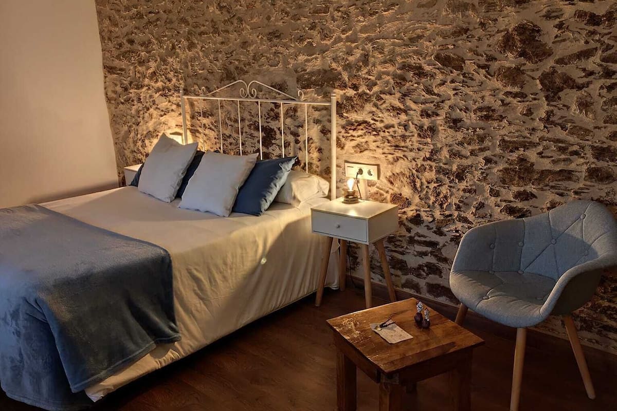 Double Room, 1 Queen Bed, Garden View | Minibar, desk, laptop workspace, soundproofing