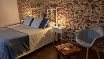Double Room, 1 Queen Bed, Garden View | Minibar, desk, laptop workspace, soundproofing