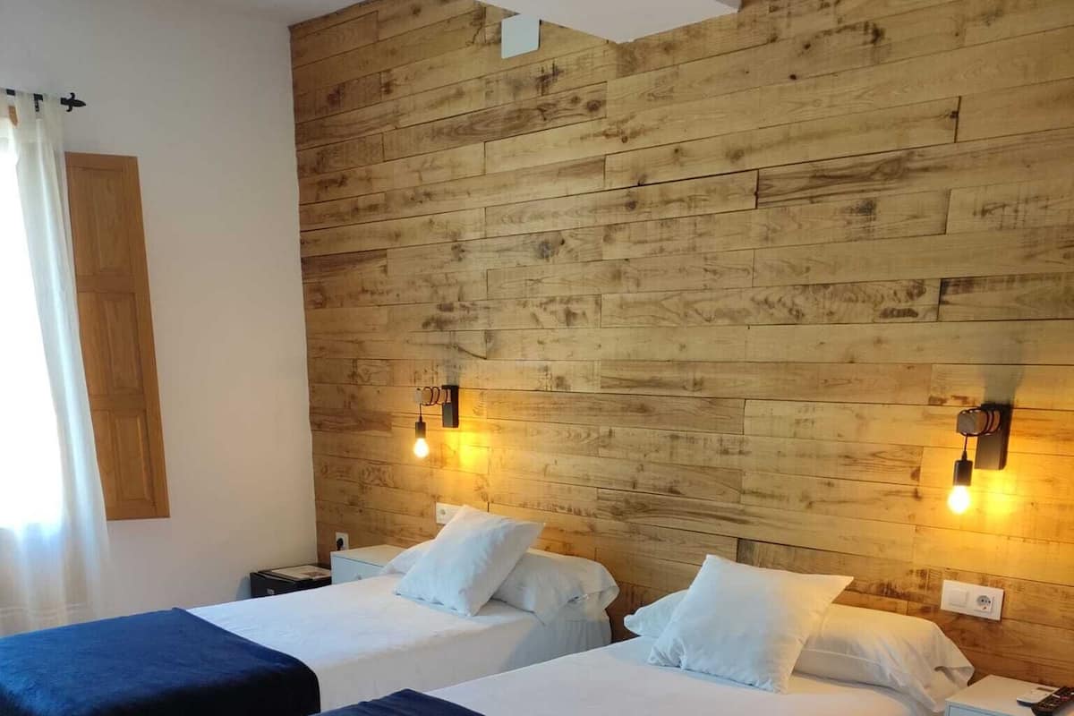 Twin Room, 2 Twin Beds, Balcony | Minibar, desk, laptop workspace, soundproofing