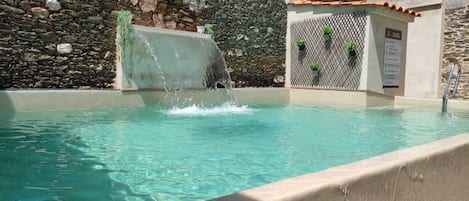 Piscine extérieure (ouverte en saison)