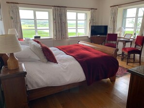 Individually decorated, individually furnished, blackout drapes - The Mill Restaurant & Accommodation (Dunfanaghy)