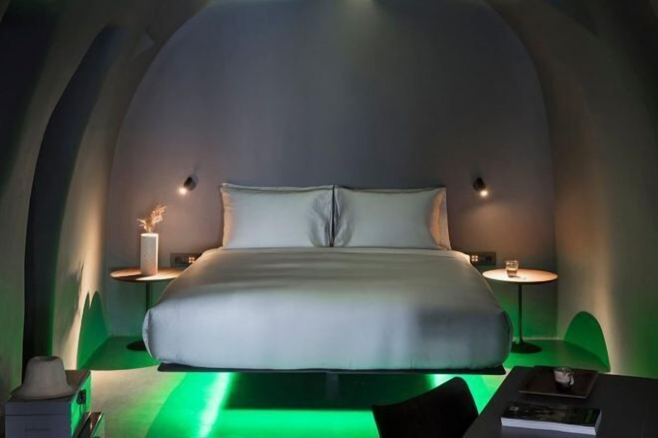 Ropa de cama de alta calidad, colchones con acolchado adicional, minibar