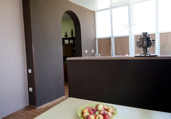 Herdplatte, Wasserkocher mit Kaffee-/Teezubehör