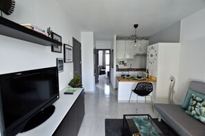 Departamento, 1 habitación, Terraza | Área de sala de estar | Televisión de pantalla plana