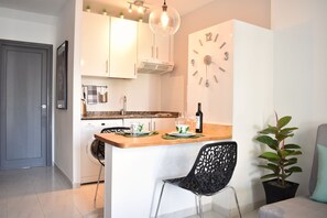 Apartment, 1 Bedroom, Terrace | Private kitchen | Full-sized fridge, microwave, oven, stovetop - Holyhome apartment 204 (Teguise)