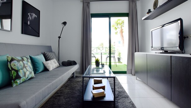 Leilighet, 1 soverom, terrasse | Oppholdsområde | Flatskjerm-TV