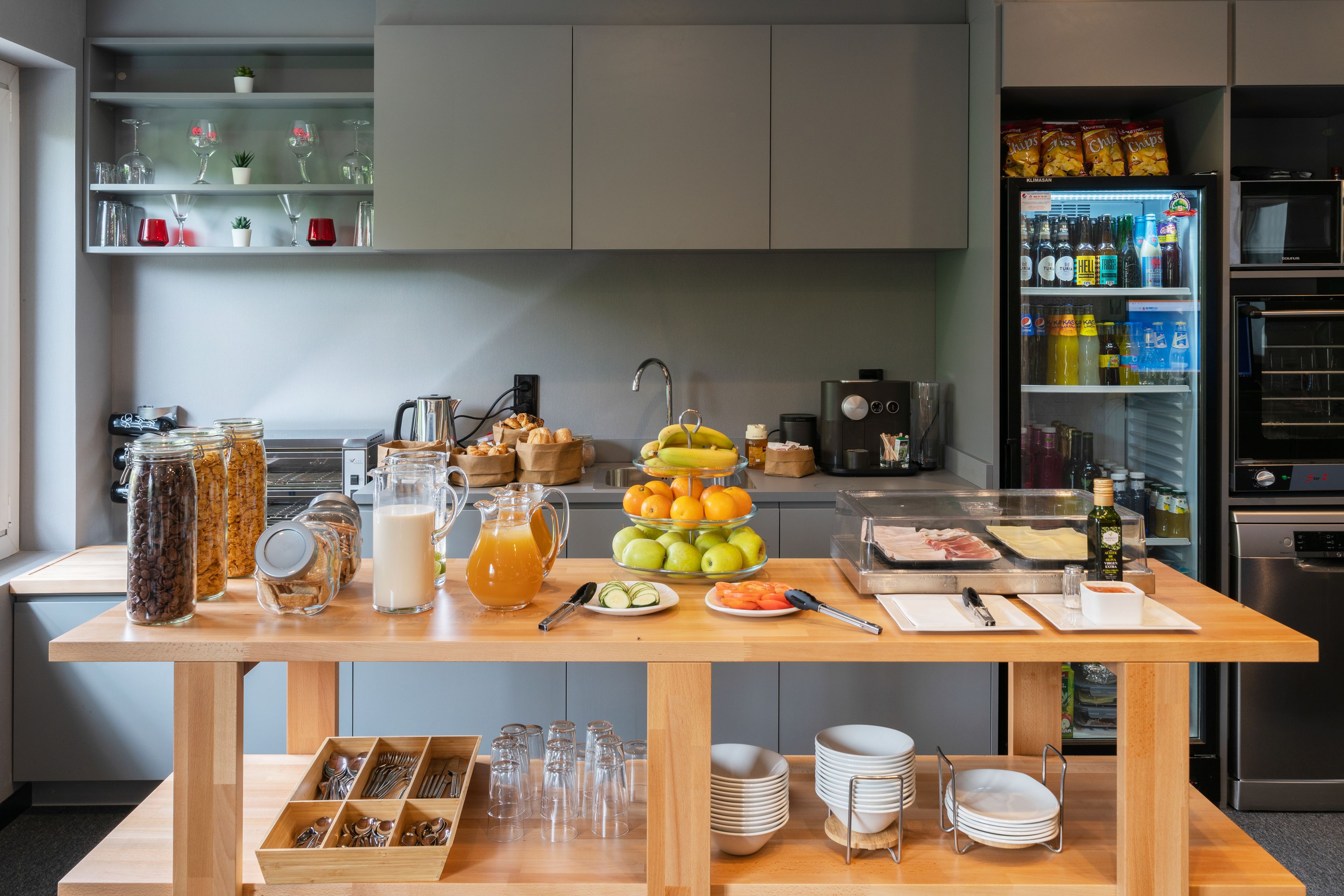 Kontinental morgenmad hver dag (7 EUR pr. person)