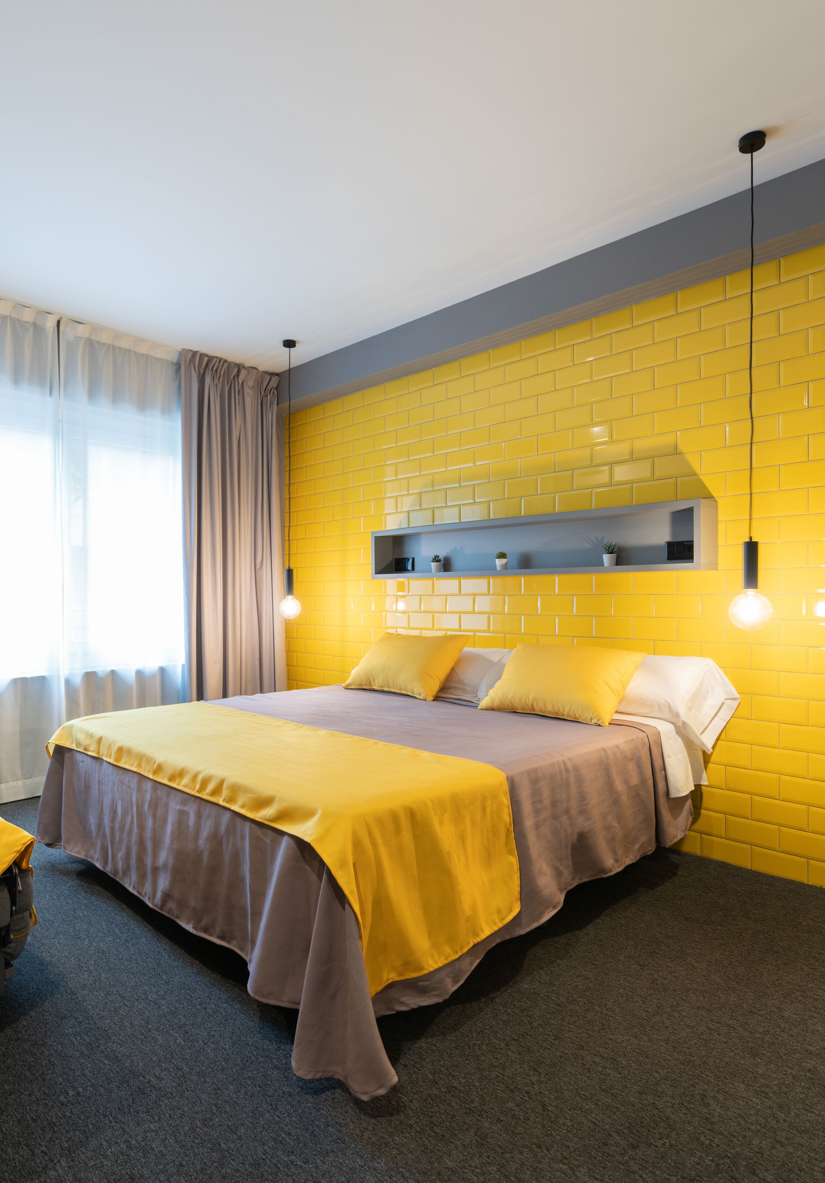 Superior Triple Room | Peti besi dalam bilik, dihias secara berasingan, meja 