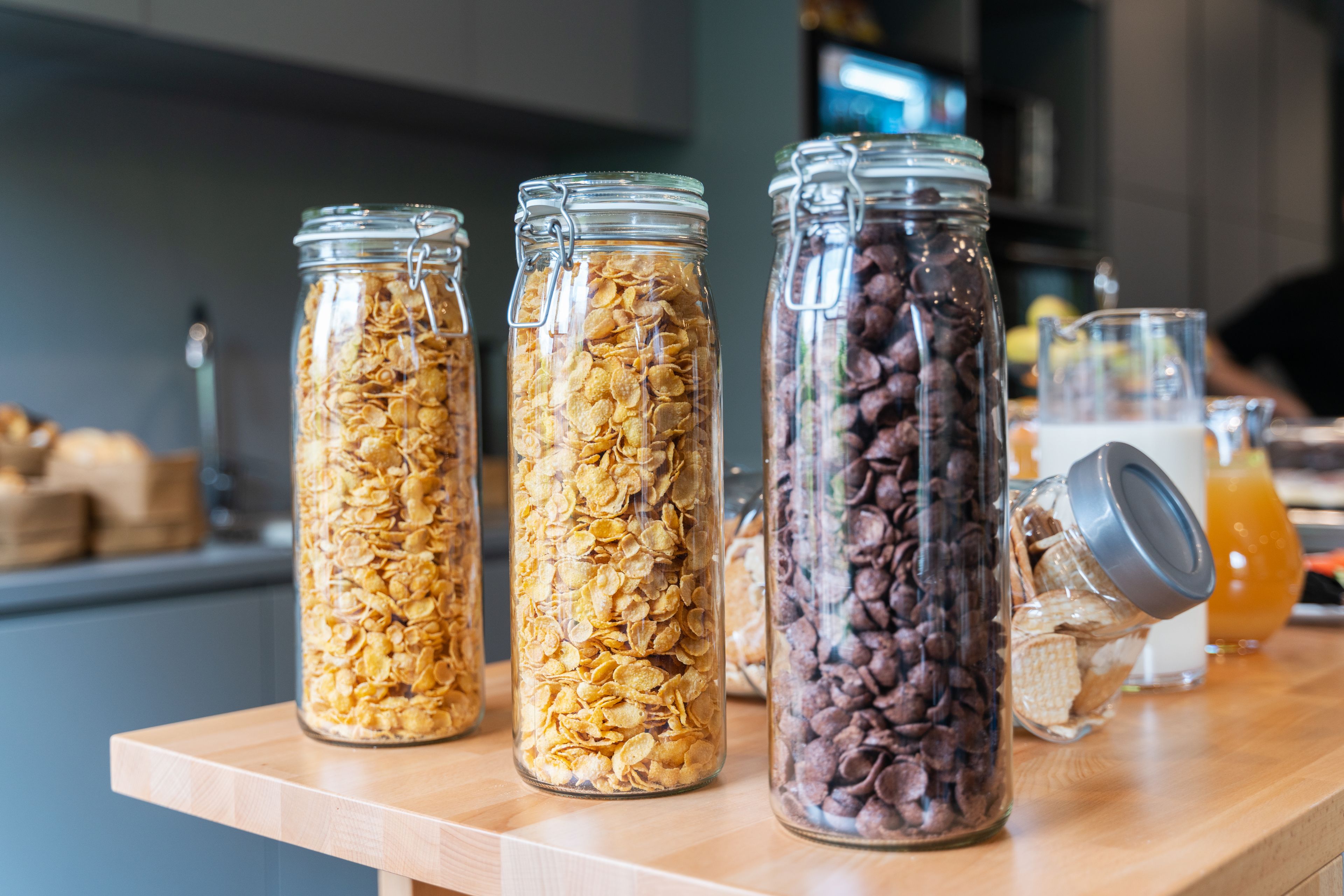 daily continental breakfast (eur 7 per person)