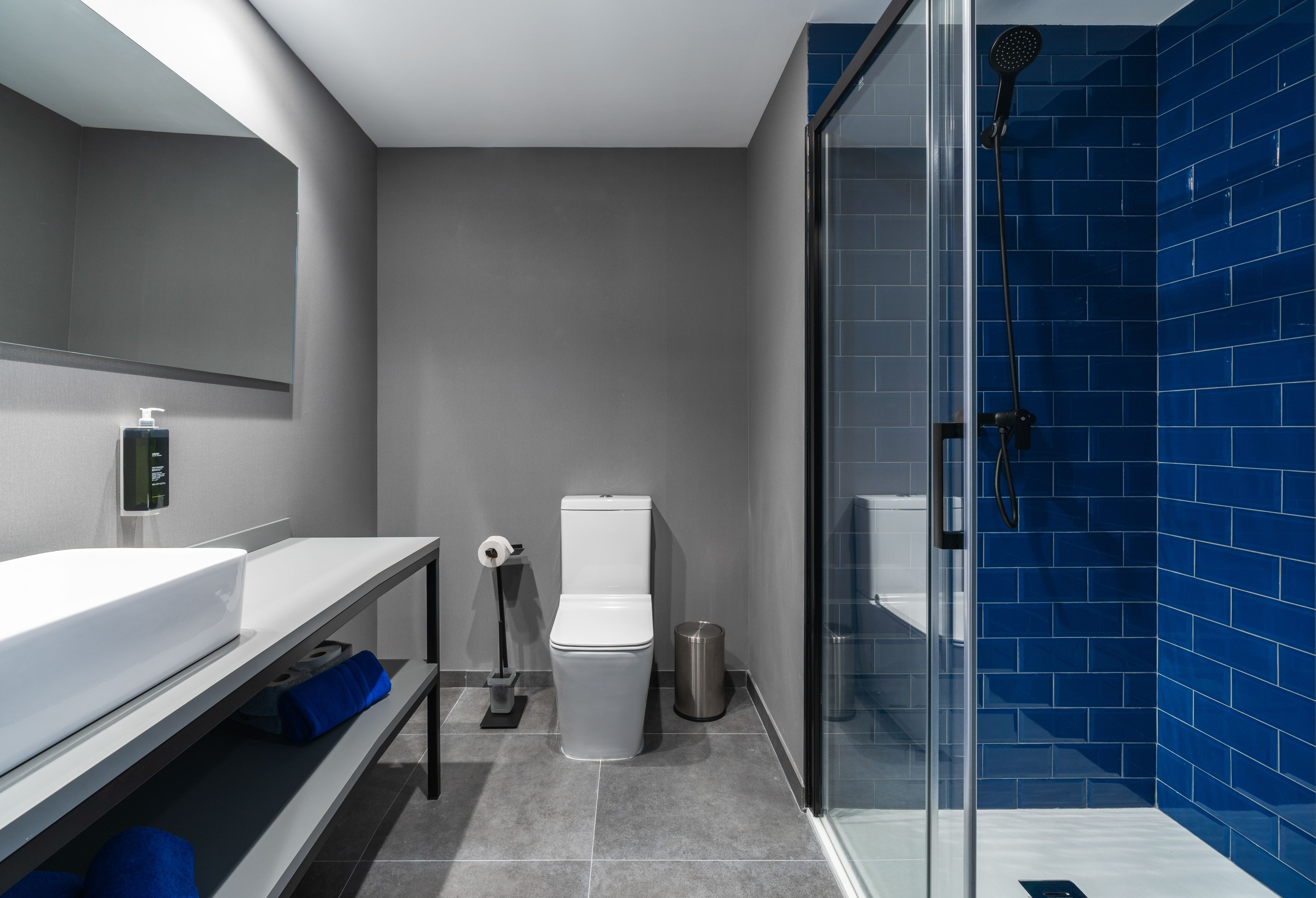 double or twin room | 1 bedroom, in-room safe, individually decorated, desk