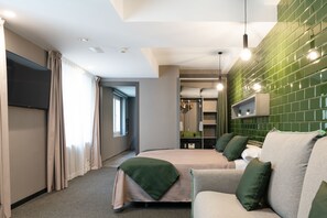 Kahden hengen superior-huone | Tallelokero huoneessa, yksilöllisesti sisustettu, työpöytä