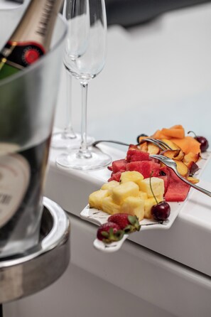 Suite | In-room dining - Reggia Suite Spa Hotel (Casapulla)
