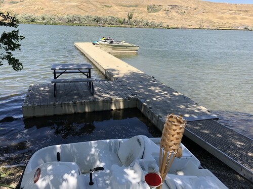 RIVERFRONT LODGE  IN HAGERMAN PARADISE.<br>