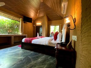 Zimmer | Laptopgeeigneter Arbeitsplatz, Bügeleisen/Bügelbrett, kostenloses WLAN