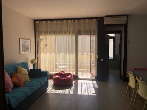 Tv, dvd-afspiller, stereoanlæg