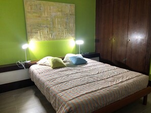 1 soveværelse, strygejern/strygebræt