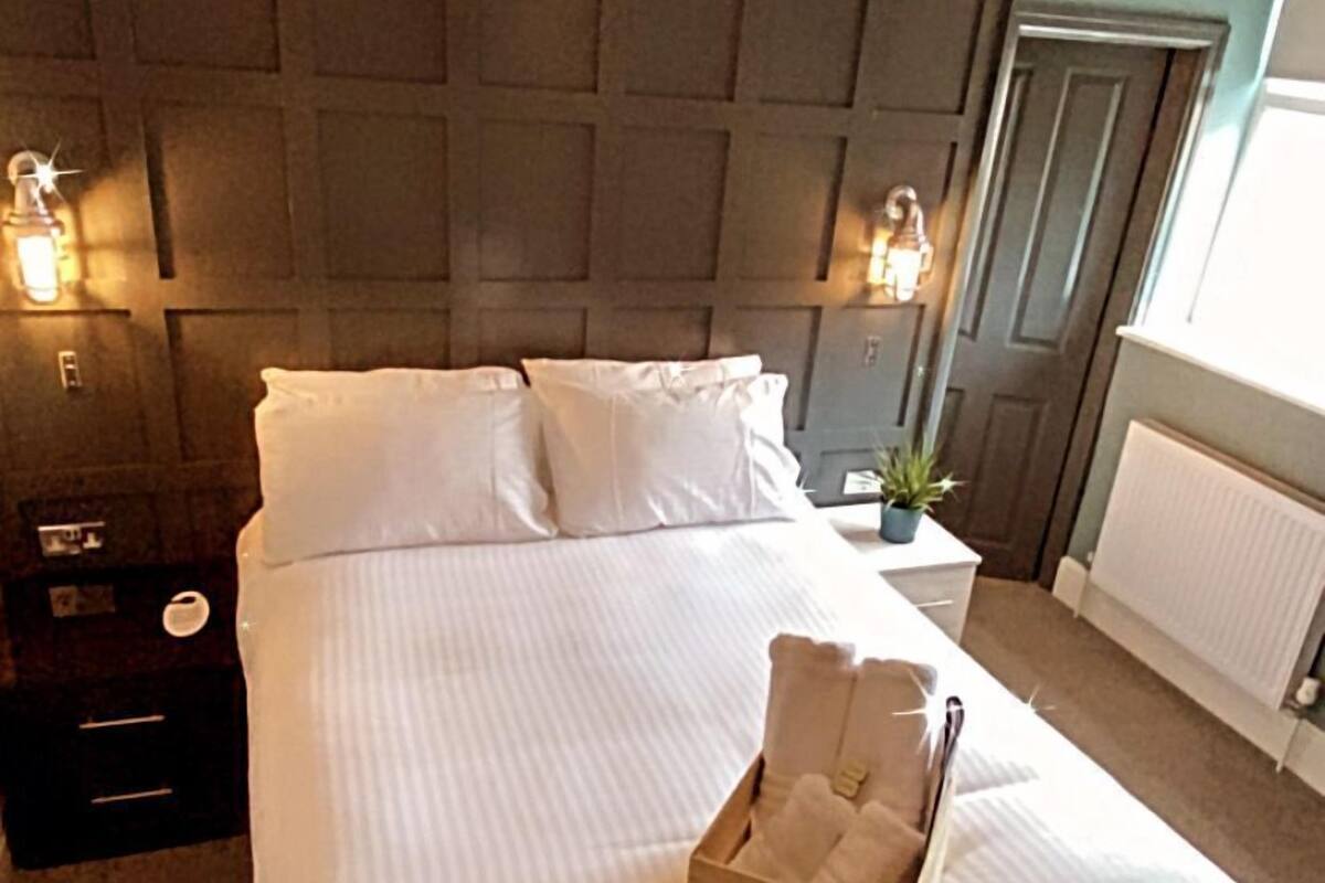 Standard King Room | Individualmente decorados, ferros/tábuas de passar roupa