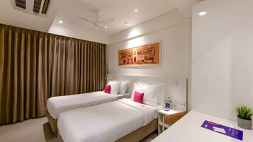 Superior Twin Room | 1 bedroom, in-room safe, desk, blackout drapes