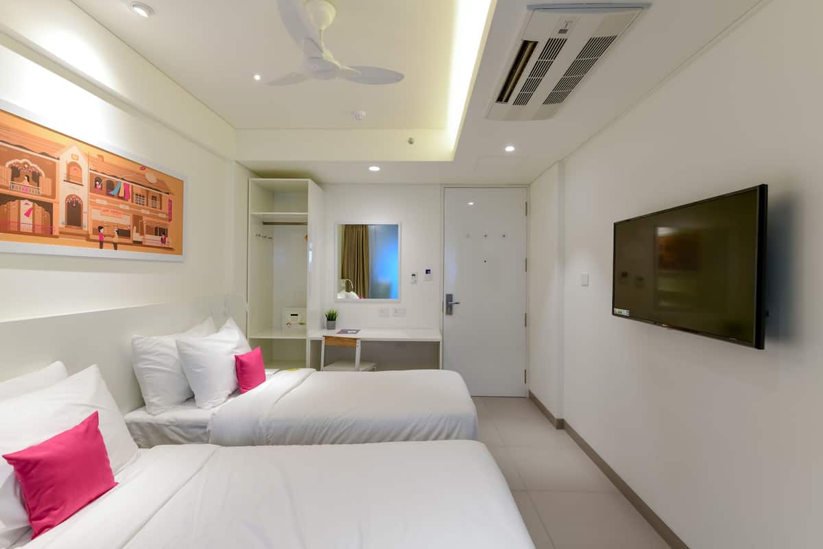Superior Twin Room | In-room safe, desk, blackout drapes, soundproofing