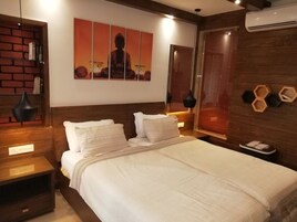 Ropa de cama de alta calidad, colchones con pillow-top y minibar