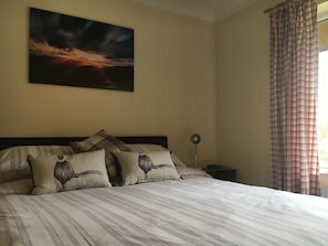 Bungalow | 1 dormitorio, tabla de planchar con plancha, wifi gratis y ropa de cama