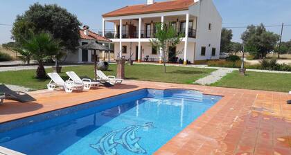 House overlooking the pool, ideal for families.