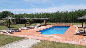 Pool - House overlooking the pool, ideal for families. (Vimieiro)