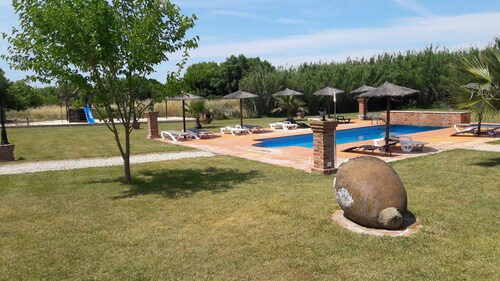 House overlooking the pool, ideal for families.