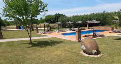 House overlooking the pool, ideal for families.