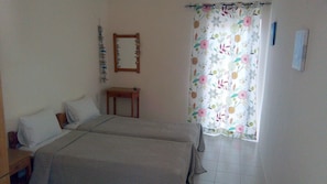 Basic Studio | Living area | Flat-screen TV - Andysgardens (Platanias)