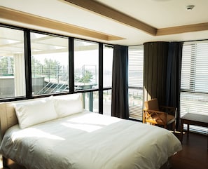 Premium bedding, pillow-top beds, free WiFi - ROCKHILL PENSION (Jeju City)