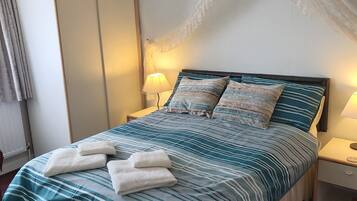 Kahden hengen standard-huone (Room 2) | Allergiatestatut vuodevaatteet, pimennysverhot, silitysrauta/-lauta