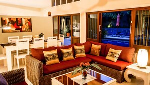 Interior - Large salt water Pool, jetted Plunge pool, Meditation/Yoga Room, Car-5 Min Lamai (Koh Samui)