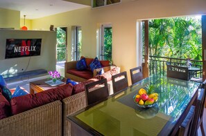 Outdoor dining - Large salt water Pool, jetted Plunge pool, Meditation/Yoga Room, Car-5 Min Lamai (Koh Samui)