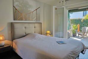 Decoración personalizada, muebles diferentes, cunas y wifi gratis