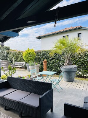 Habitación Confort doble, 1 cama de matrimonio | Terraza o patio