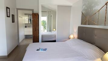 Individually decorated, individually furnished, cots/infant beds