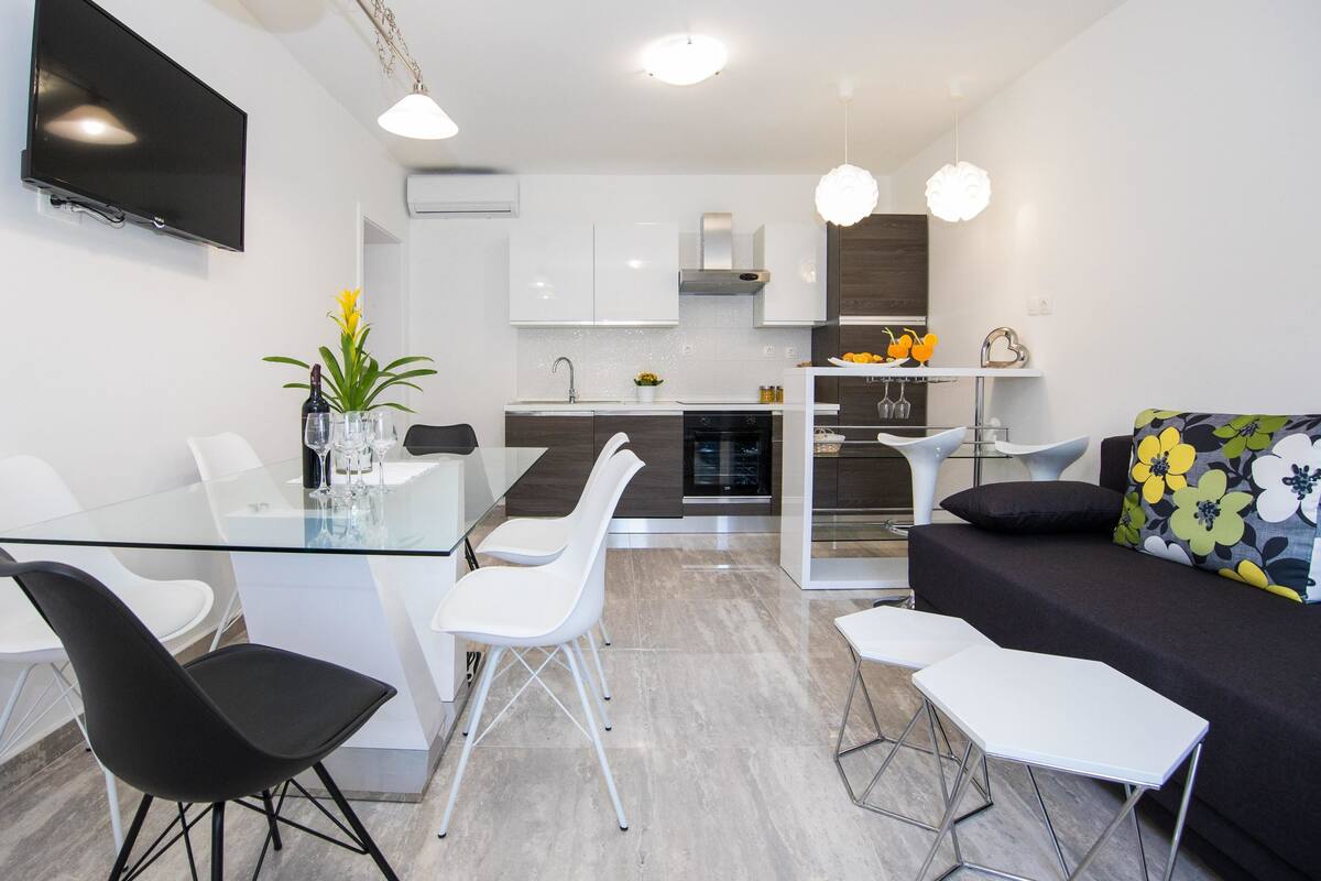 Leilighet, 2 soverom | Oppholdsområde | Flatskjerm-TV