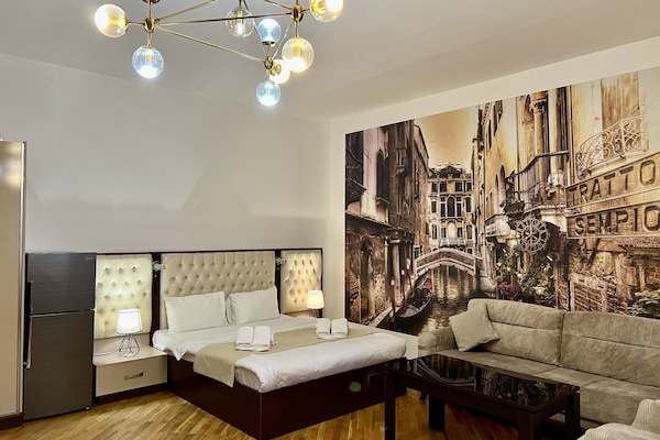 Comfort Apartment | Premium bedding, desk, soundproofing, iron/ironing board