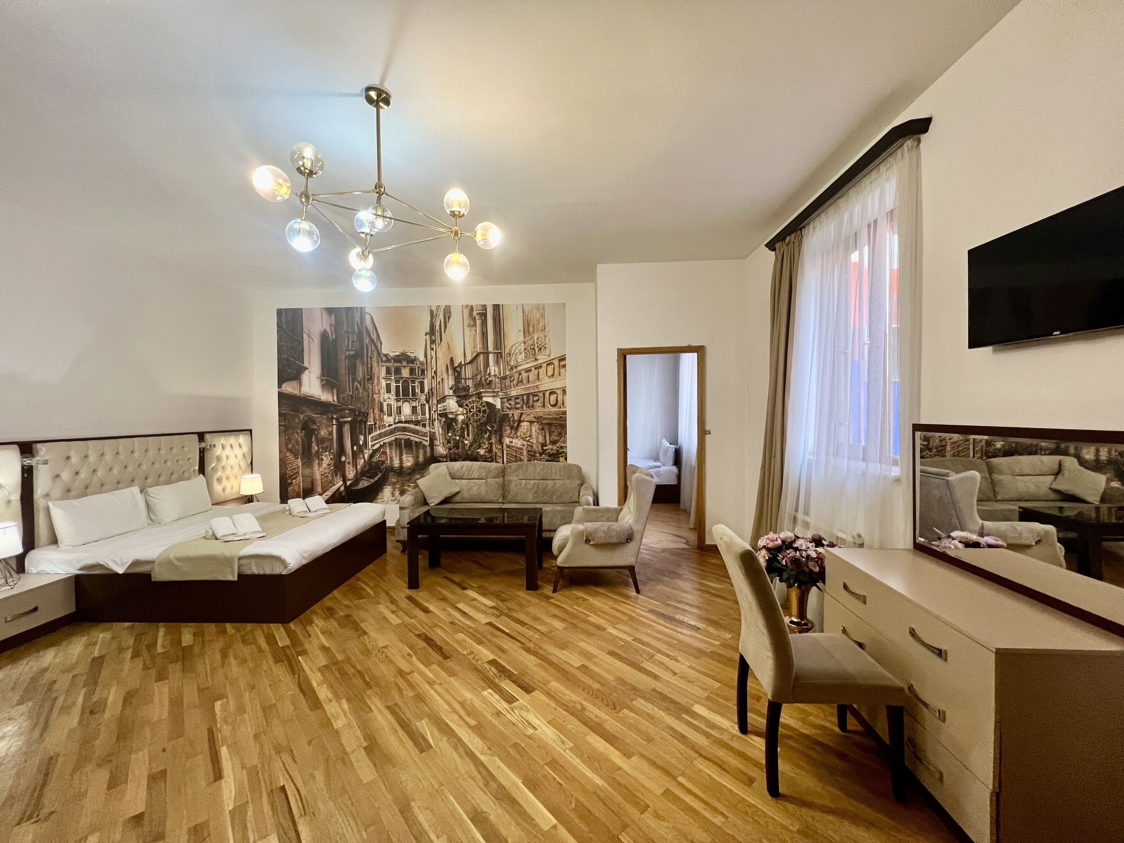 Comfort Apartment | Premium bedding, desk, soundproofing, iron/ironing board