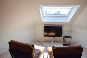 Studio (Duplex) | Wohnbereich | Flachbildfernseher