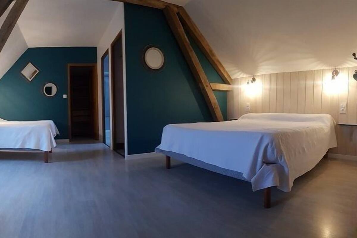 Family Room (Aguantise) | Soundproofing, rollaway beds (surcharge), WiFi (free)