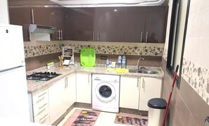 Studio | Private kitchen | Full-size fridge, oven, stovetop, electric kettle